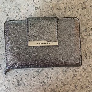Tahari wallet